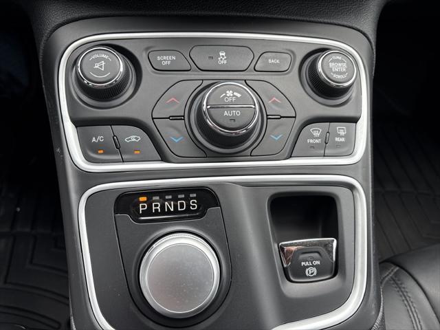2017 Chrysler 200 - $14,000