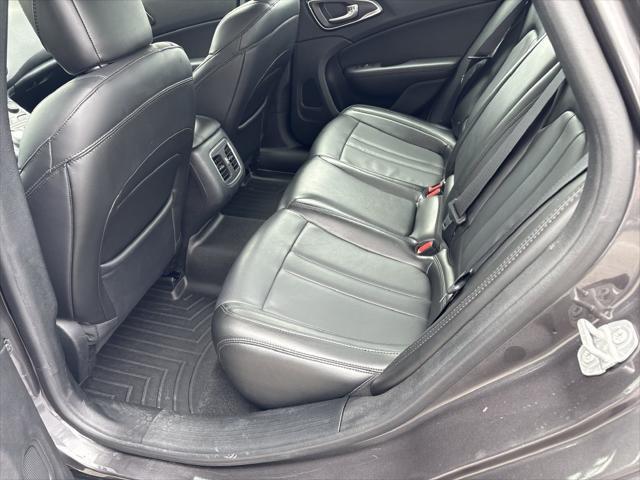 2017 Chrysler 200 - $14,000