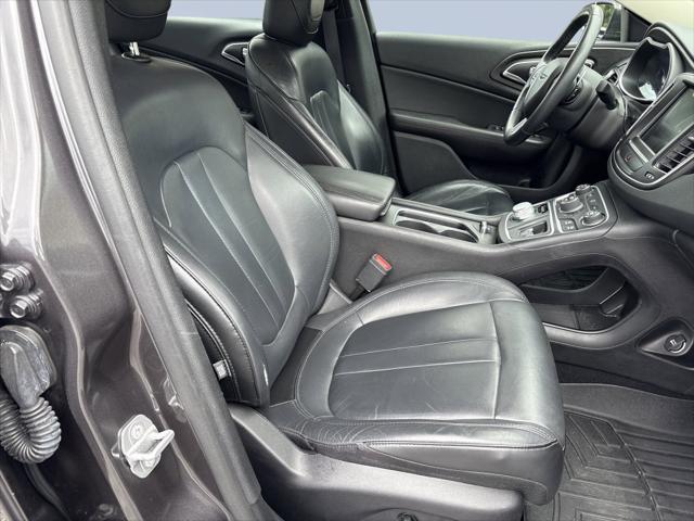 2017 Chrysler 200 - $14,000