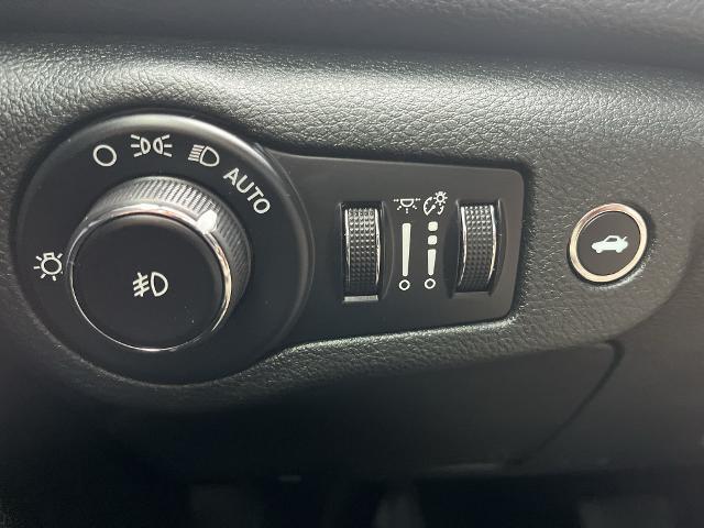 2015 Chrysler 200 - $10,389