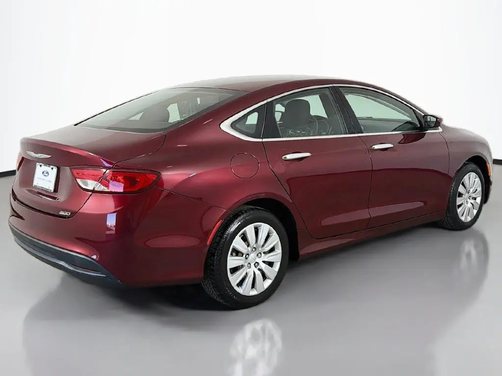 2015 Chrysler 200 - $9,849