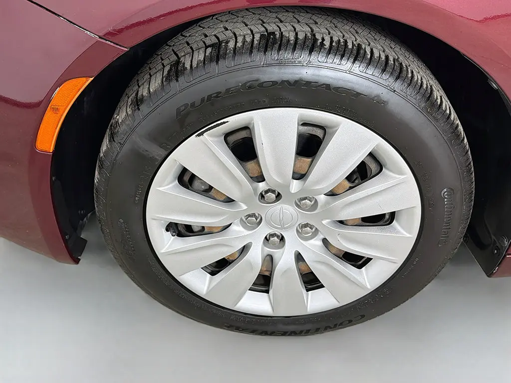 2015 Chrysler 200 - $9,849