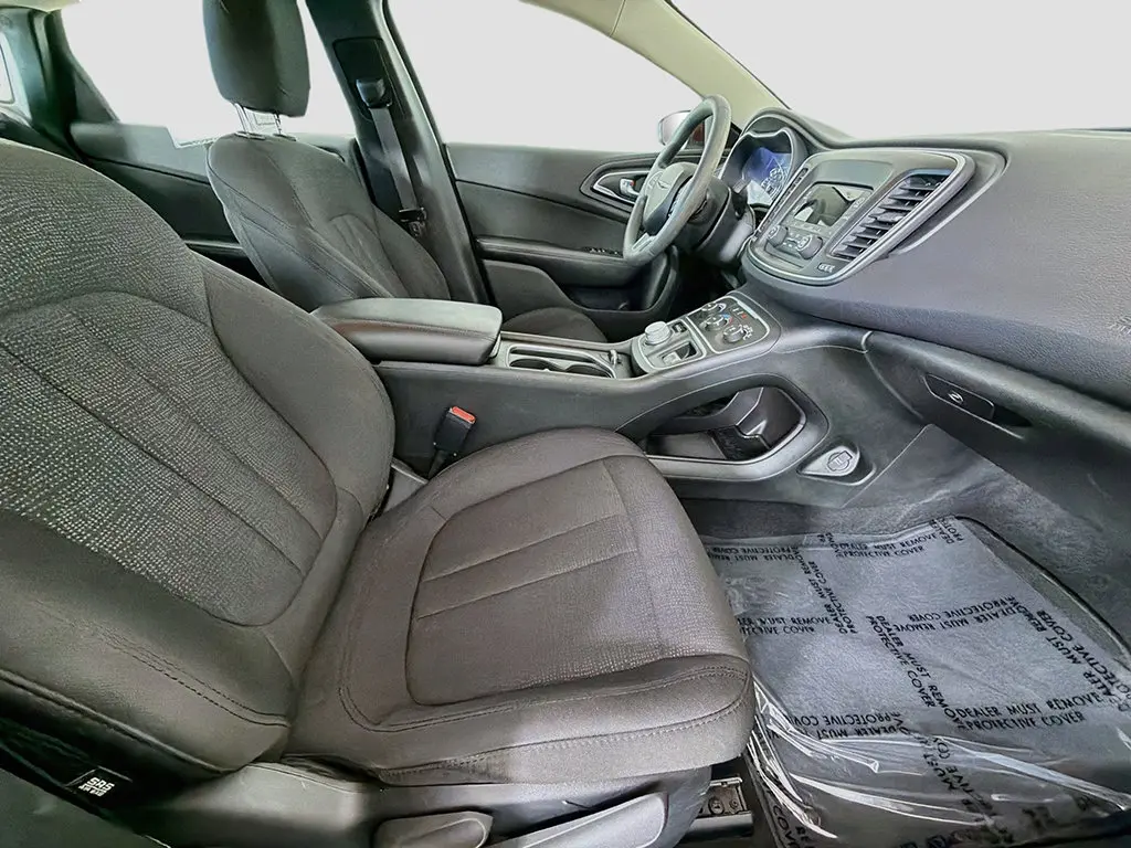 2015 Chrysler 200 - $9,849