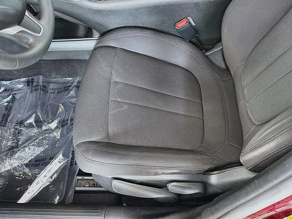 2015 Chrysler 200 - $9,849
