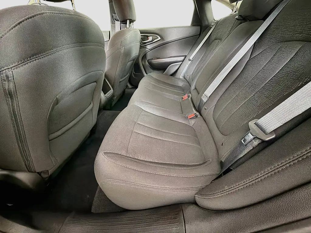 2015 Chrysler 200 - $9,849