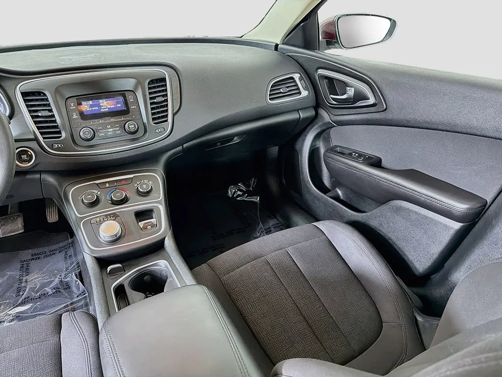 2015 Chrysler 200 - $9,849
