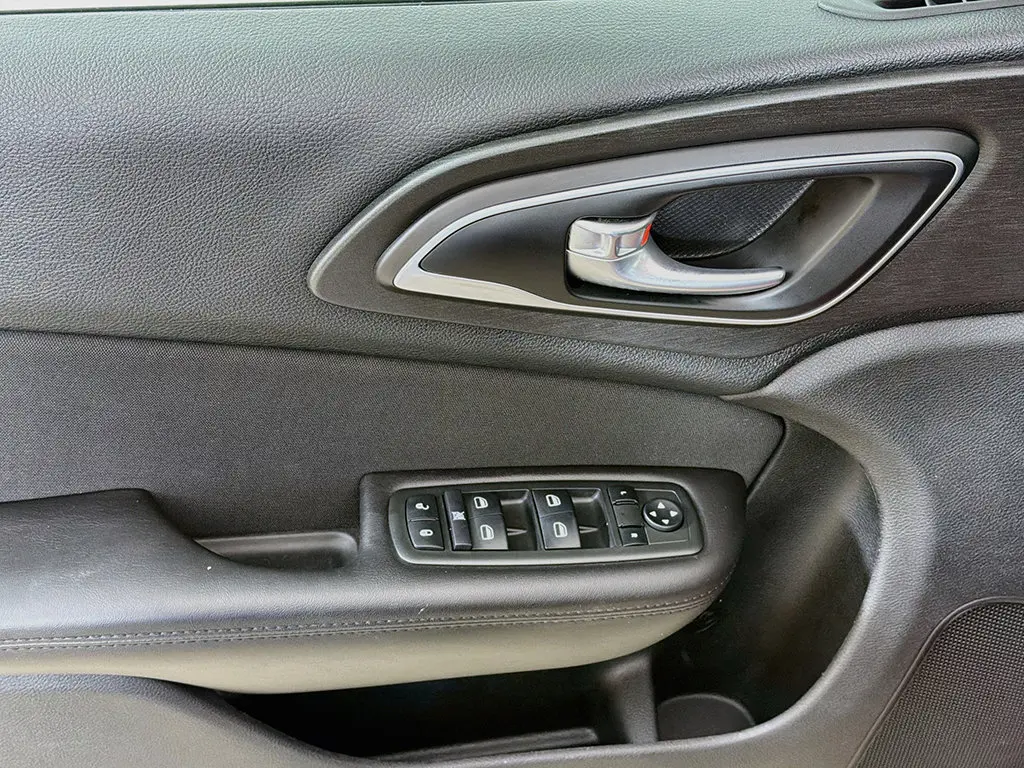 2015 Chrysler 200 - $9,849