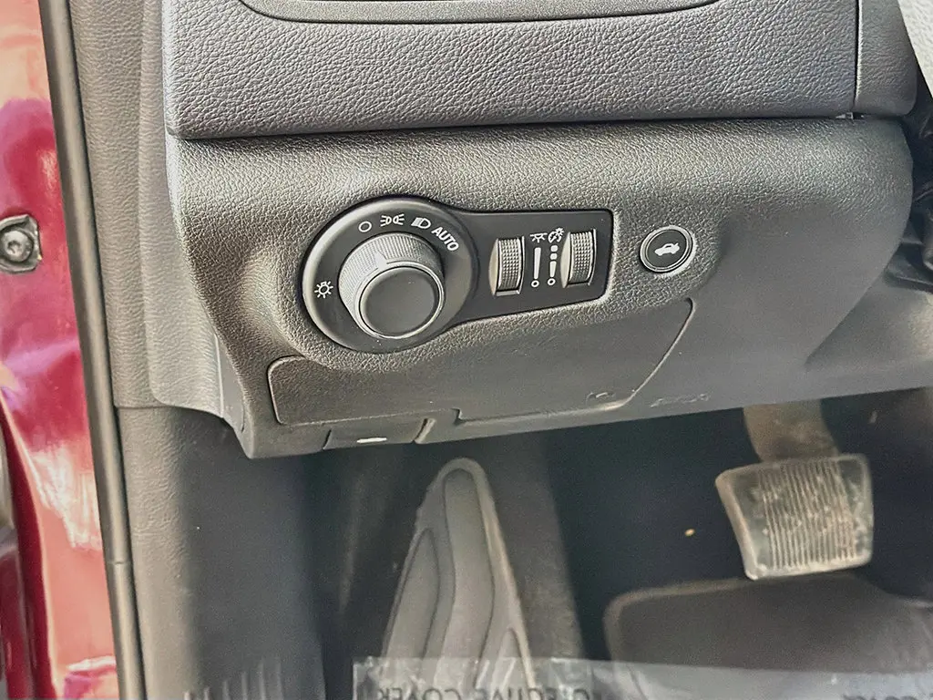 2015 Chrysler 200 - $9,849