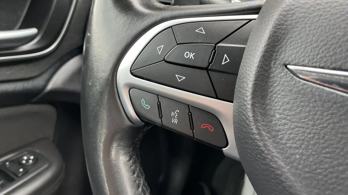 2017 Chrysler 200 LX