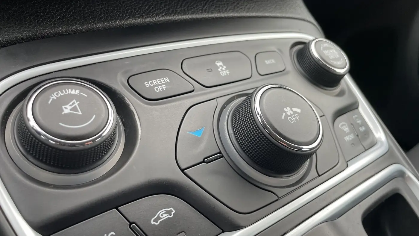 2017 Chrysler 200 LX