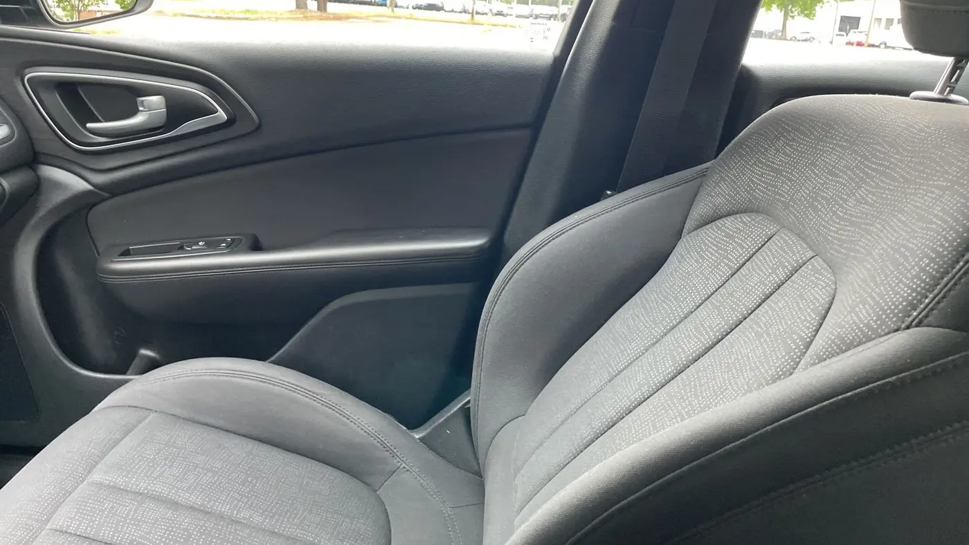 2017 Chrysler 200 LX