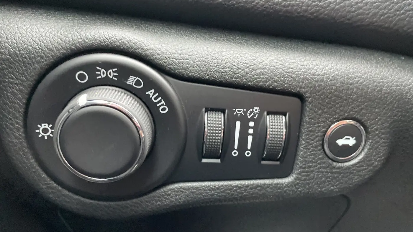 2017 Chrysler 200 LX