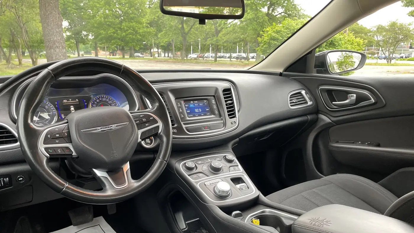 2017 Chrysler 200 LX