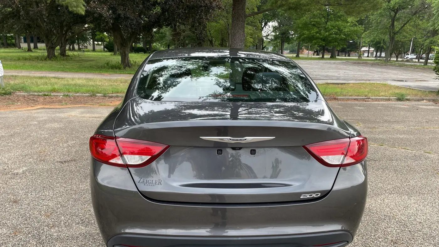 2017 Chrysler 200 LX