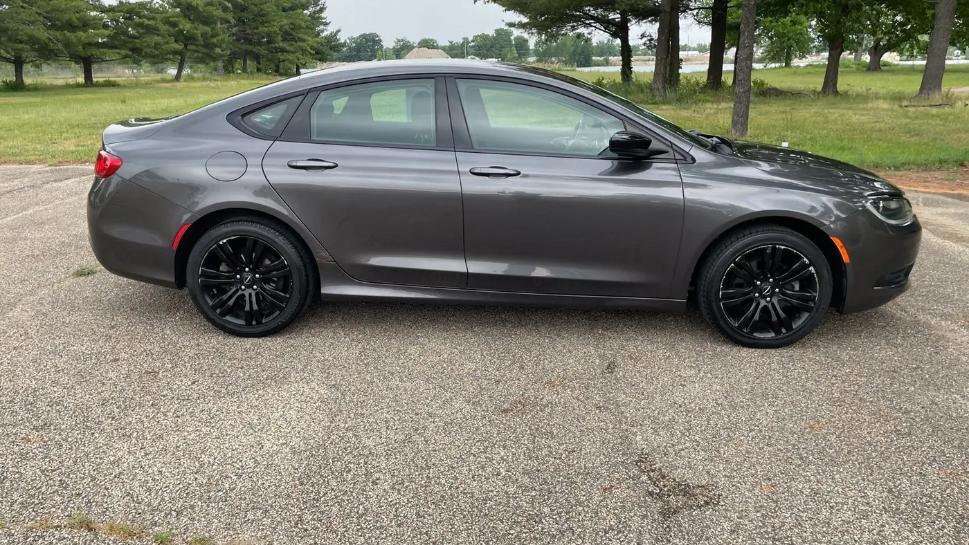 2017 Chrysler 200 LX