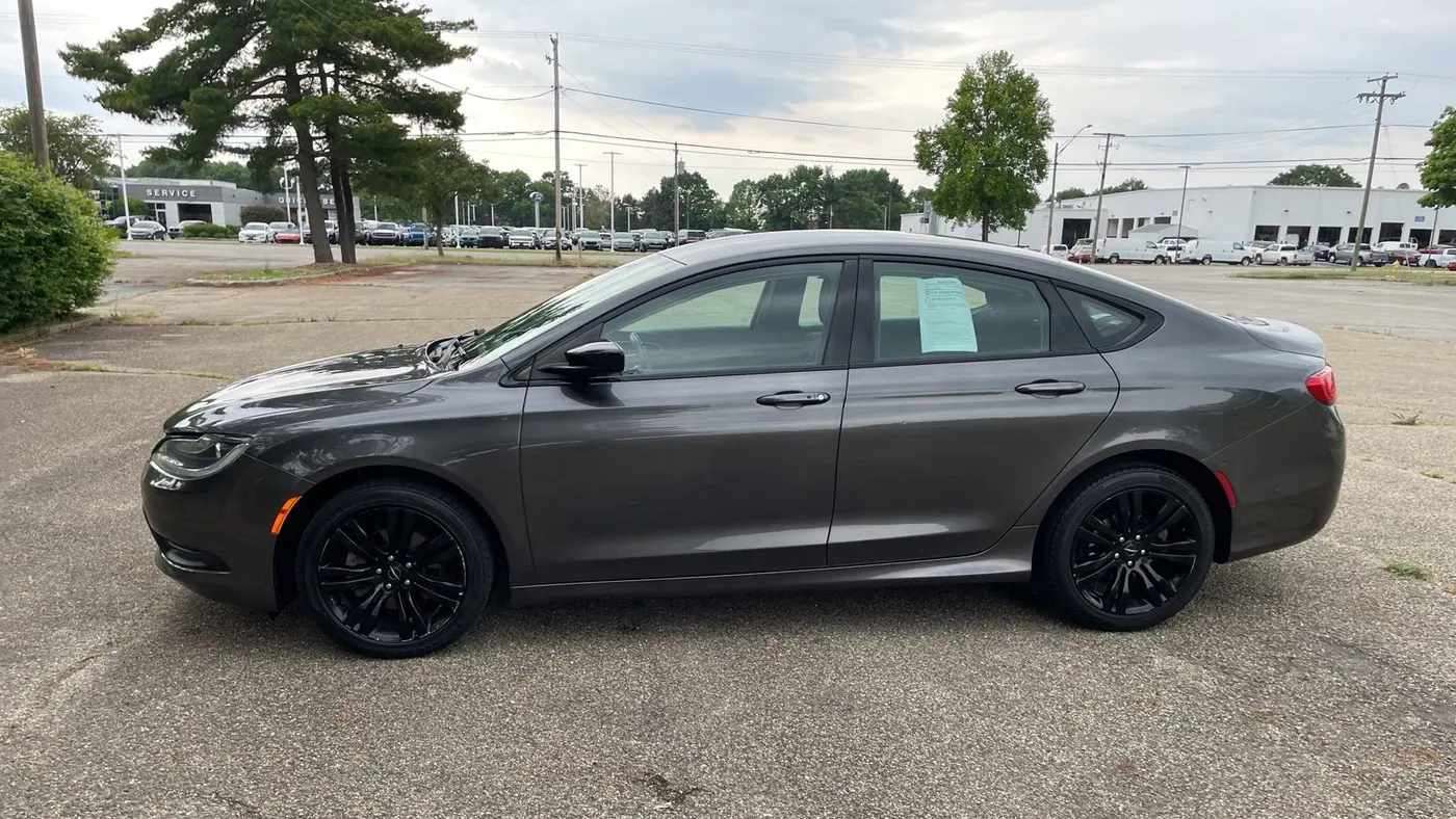 2017 Chrysler 200 LX