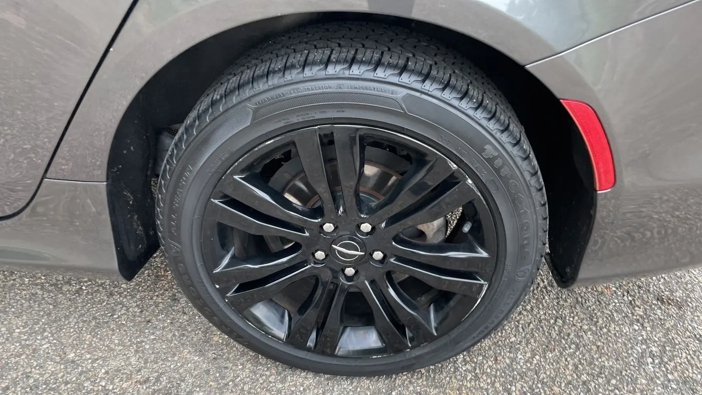 2017 Chrysler 200 LX