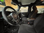2013 Wrangler Thumbnail 19