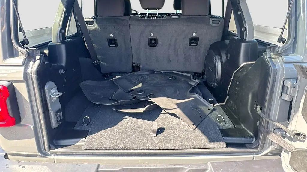 2022 Jeep Wrangler Unlimited Jeep Beach Edition