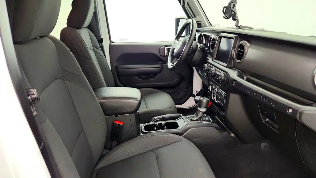 2022 Jeep Wrangler - $29,995