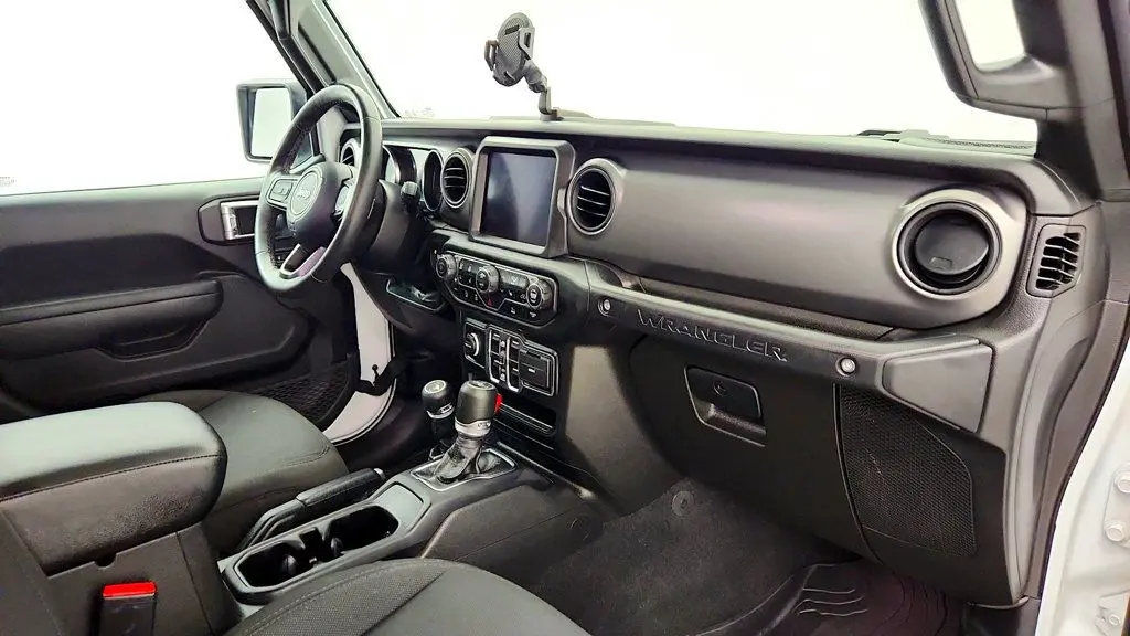 2022 Jeep Wrangler - $29,995