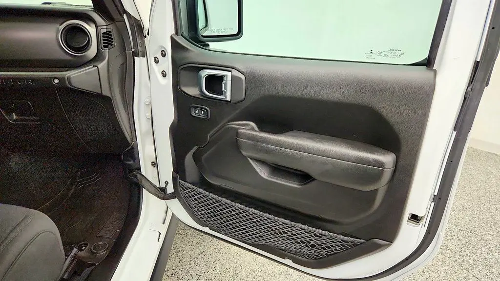2022 Jeep Wrangler - $29,995