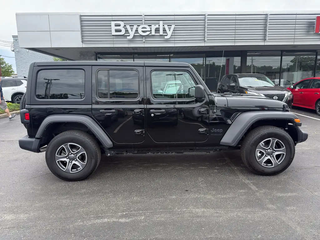 2022 Jeep Wrangler - $27,550