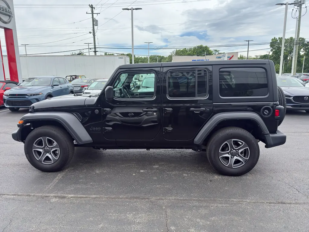 2022 Jeep Wrangler - $27,550