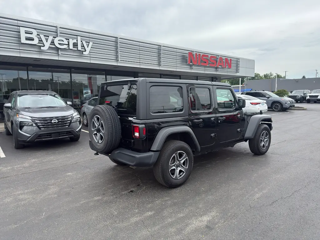 2022 Jeep Wrangler - $27,550