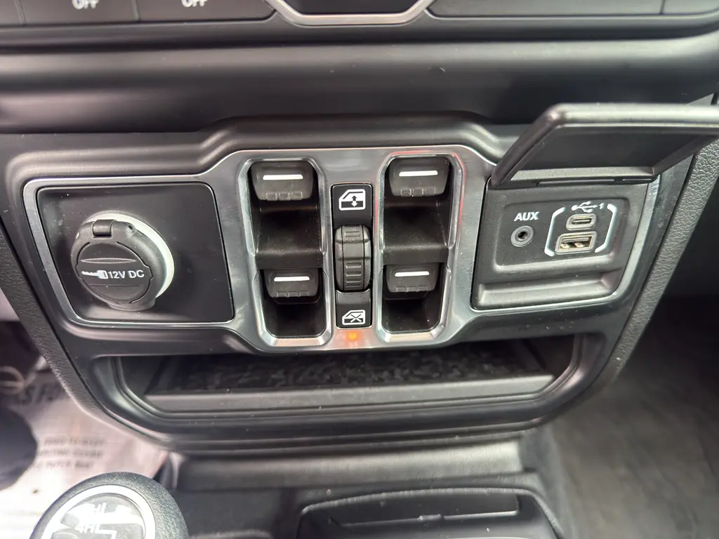 2022 Jeep Wrangler - $27,550
