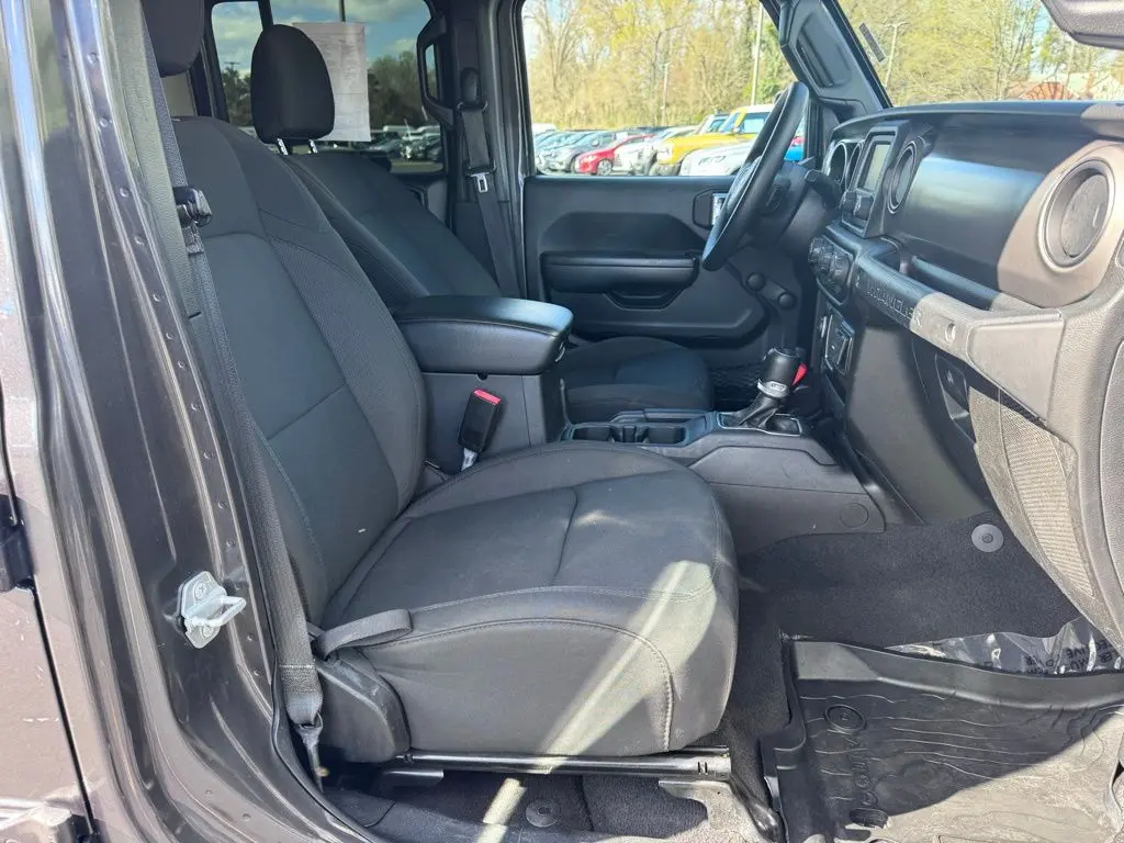 2021 Jeep Wrangler - $22,000