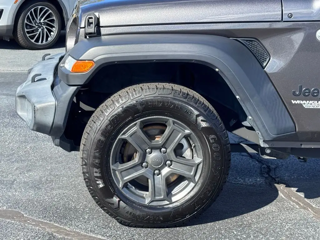 2021 Jeep Wrangler - $22,000