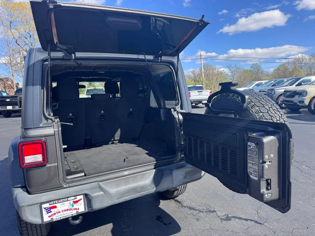 2021 Jeep Wrangler - $22,000