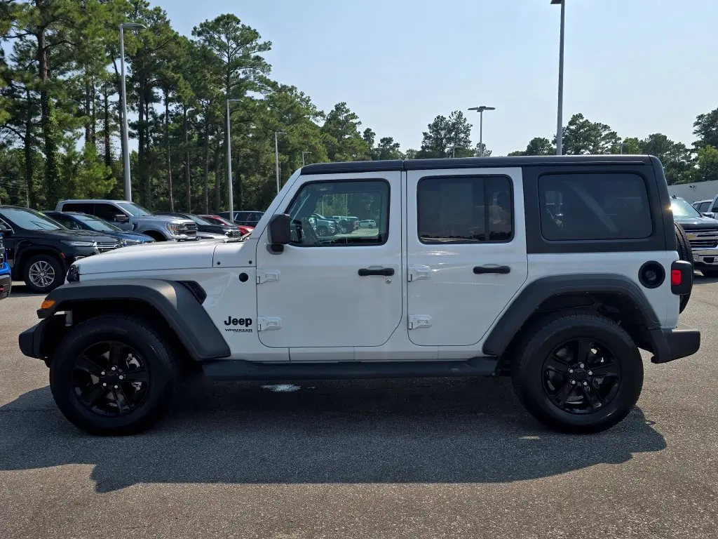 2022 Jeep Wrangler Unlimited Sport — photo 1 of 12