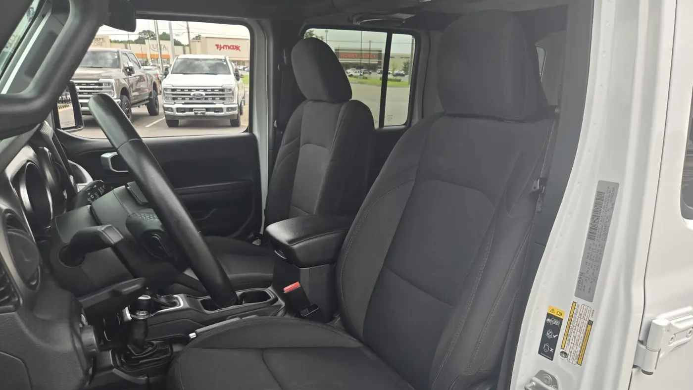 2020 Jeep Wrangler Unlimited Black and Tan