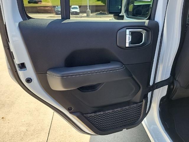 2023 Jeep Wrangler - $32,433