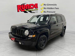 2017 Jeep Patriot with Black Clearcoat Exterior