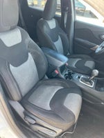 2017 Cherokee Thumbnail 10