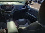 2016 Cherokee Thumbnail 16