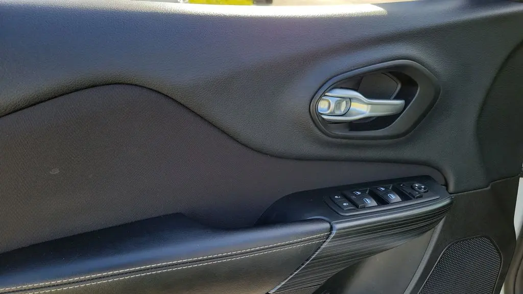 2016 Jeep Cherokee Sport Altitude