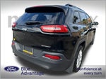 2017 Cherokee Thumbnail 4