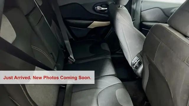2017 Jeep Cherokee Sport