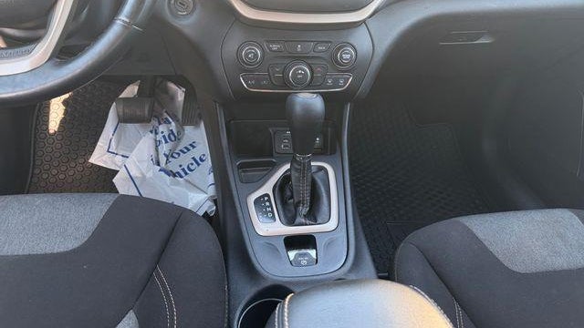 2017 Jeep Cherokee Sport
