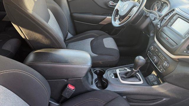 2017 Jeep Cherokee Sport