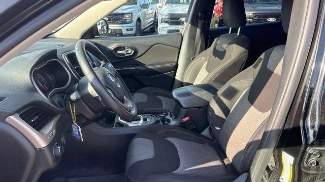 2017 Jeep Cherokee Sport