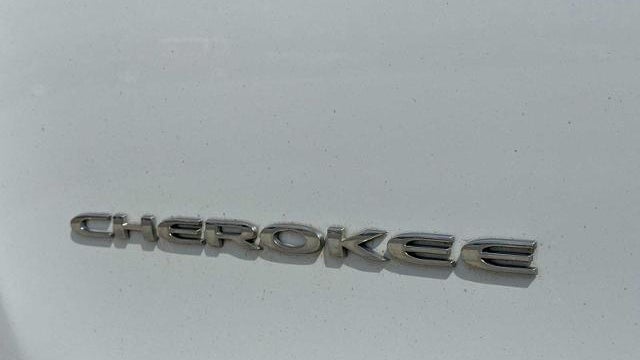 2017 Jeep Cherokee Sport