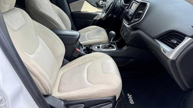 2017 Jeep Cherokee Sport