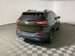 2016 Cherokee Thumbnail 7
