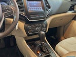 2019 Cherokee Thumbnail 30