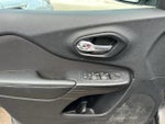 2015 Cherokee Thumbnail 17